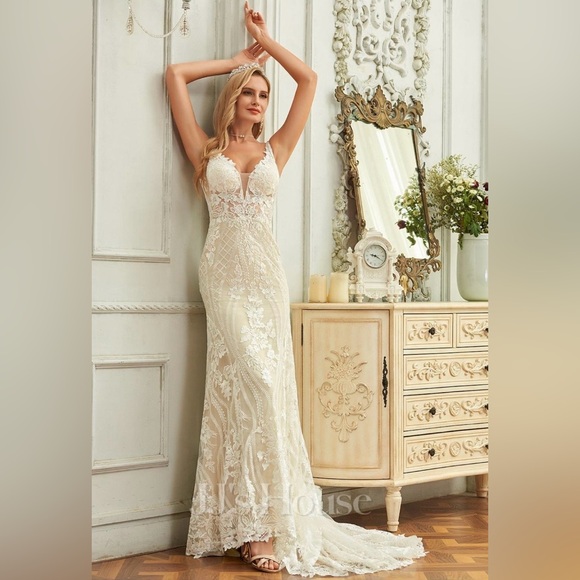 JJs House Elegant Lace Wedding Dress in Cream - Picture 2 of 15